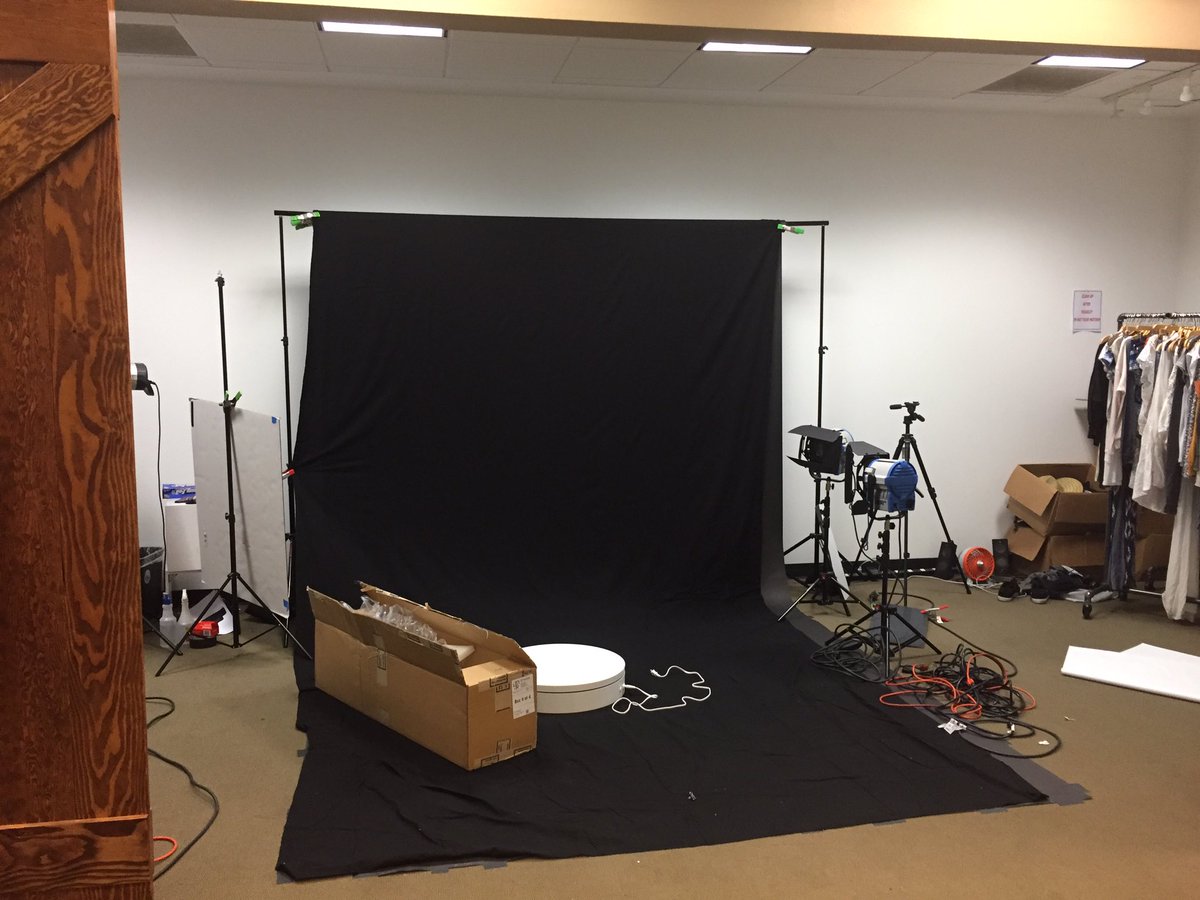 LG_Visual's tweet photo. Last day in the studio and last day interning☹️ it's been real!! https://t.co/9lbStLWozj