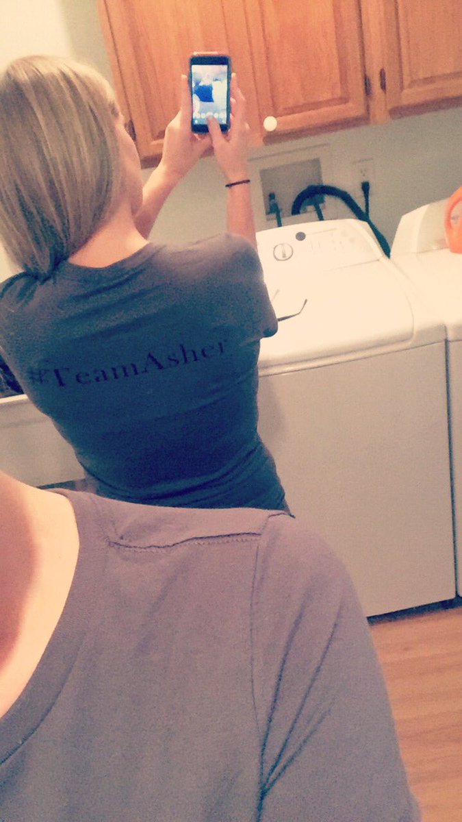 NicoleT39612350's tweet photo. It's all about the #revseries #teamasher#damngargoyles#bestauthorever#bookboyfriend @R_CooleyWilson https://t.co/Y1Pe8qorkK