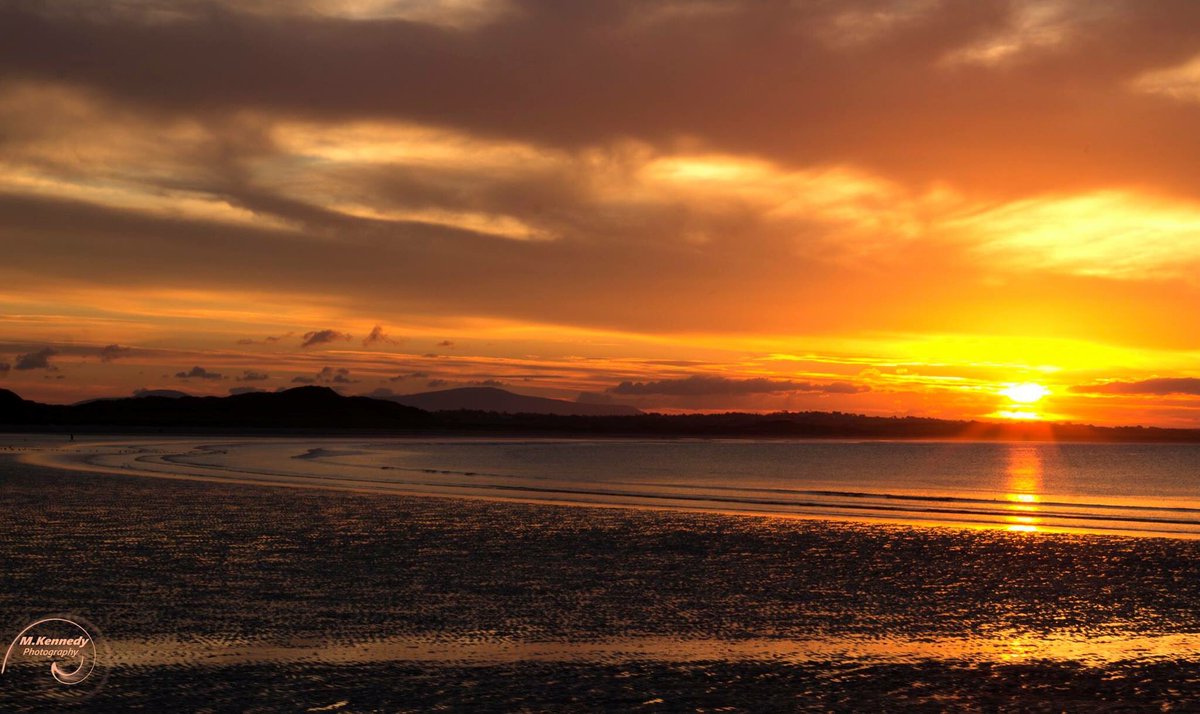 michaelvauxhall's tweet photo. #enniscrone #sunset #bathhouse #beach #sligo #ireland #irish #inniscrone #Beautiful #AtlanticOcean #love https://t.co/41CrXv3CAM