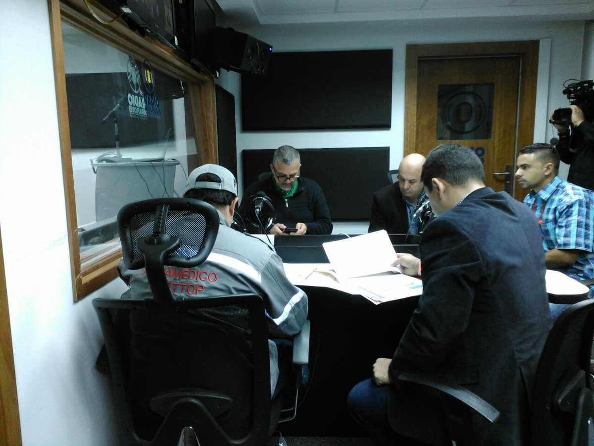 ConElMazoDando's tweet image. Transportistas podrán cambiar billetes de 100 bolívares en operativo especial wp.me/p7jxjR-nk3