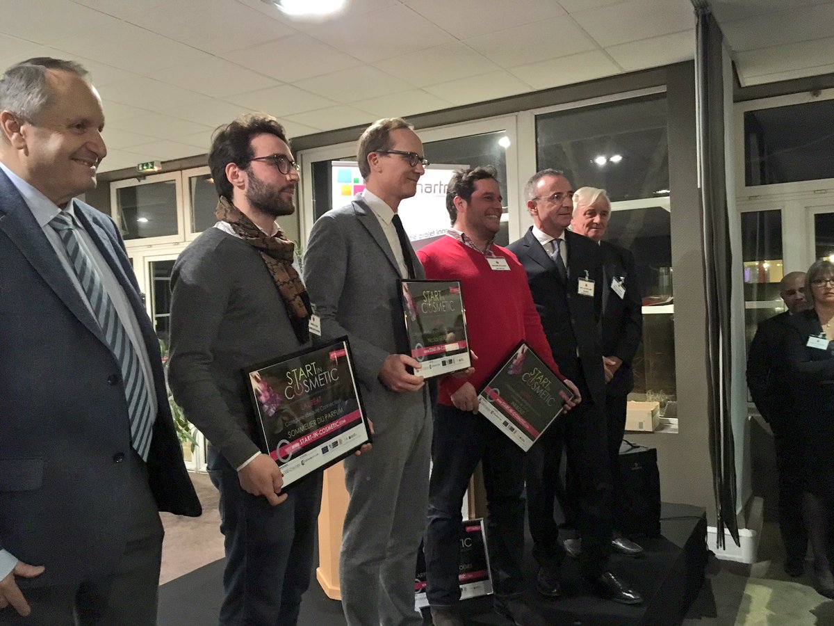 Un grand 👏 a tous les lauréats de <a href="/StartInCosmetic/">Start In Cosmetic</a> #bigdata #objetconnecte #algorithme #innovation . La #beautytech est en marche !