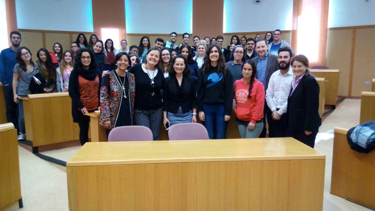 majodominguez13's tweet photo. Lexicografía bilingüe y multilingüe: perspectivas actuales (https://t.co/ZY93outtz6). ¡Éxito de asistencia del alumnado! #EMLex #Portlex https://t.co/8JiIpMhKt1