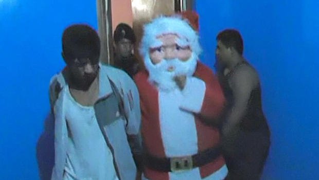 #Santa busts drug cartel, seizes cocaine wraps bit.ly/2hFXtfT https://t.co/FLBbzOw7rQ