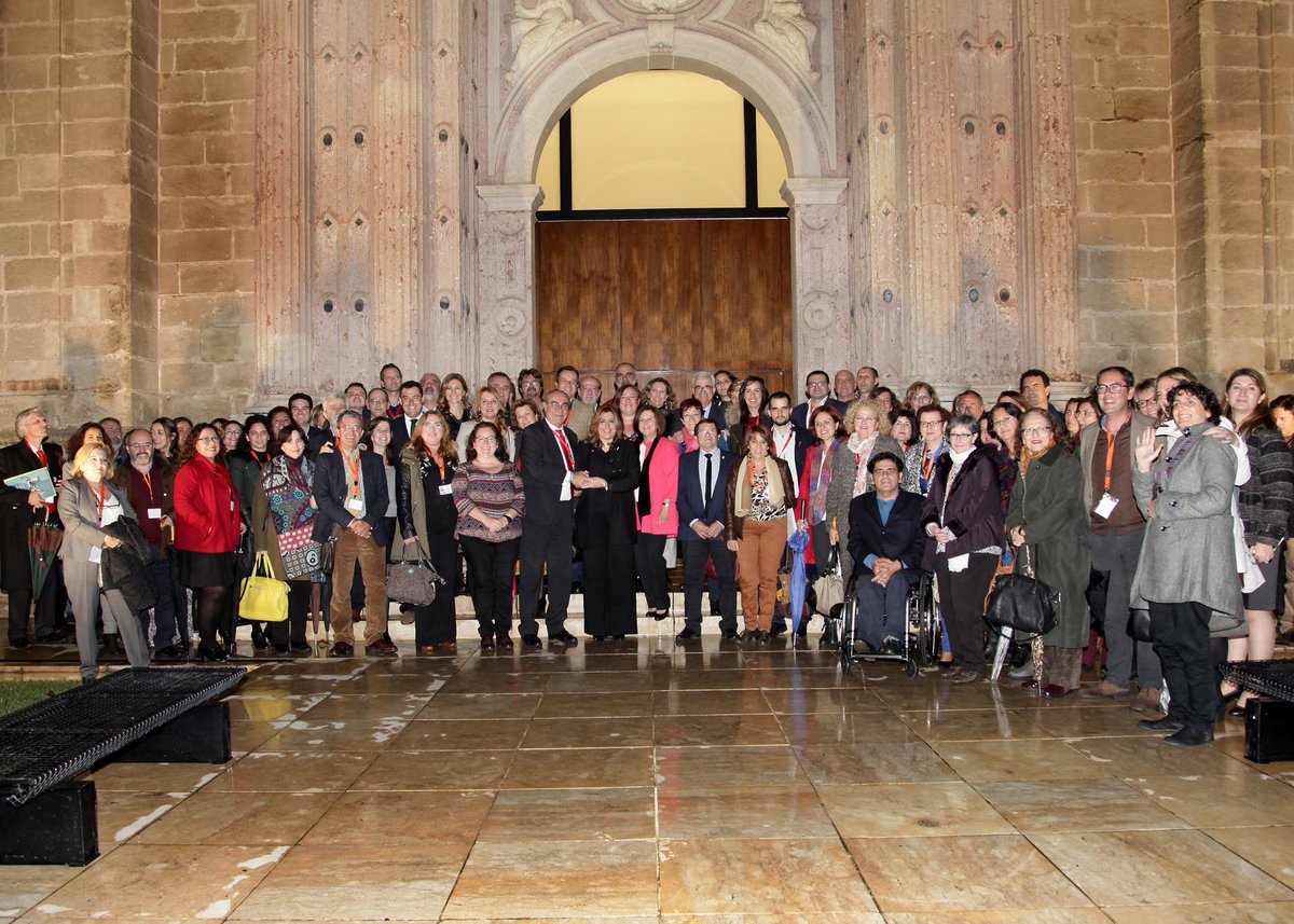 El <a href="/ParlamentoAnd/">Parlamento Andalucía</a> aprueba la Ley de Servicios Sociales de #Andalucía. Una Ley que amplía derechos de los ciudadanos y blinda prestaciones.