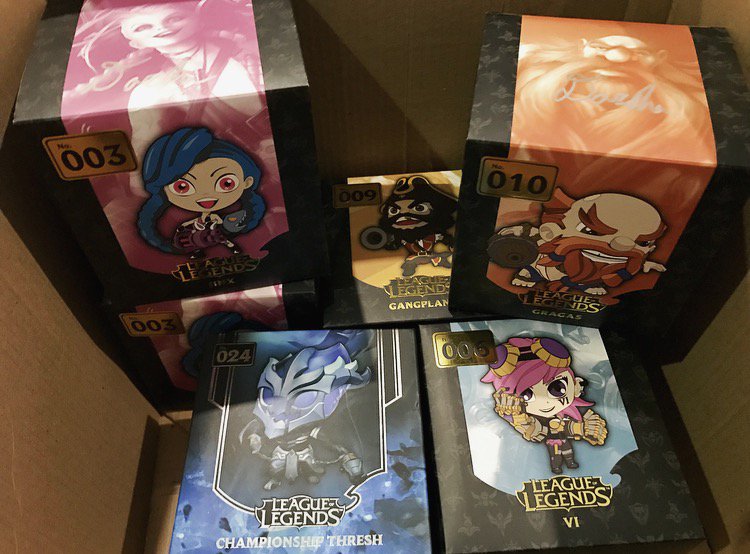 Giving away these figurines for Christmas! Retweet to enter: clg.gg/DarshanChristm…