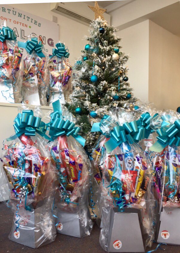 munch_a's tweet image. 25 bouquets delivered ,
All ready to give out to their clients