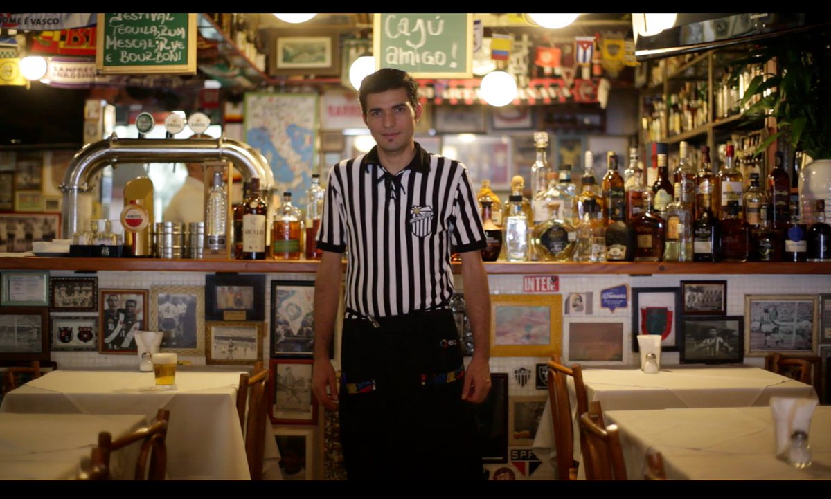 Francisco é do Piauí, torce pelo Grêmio e trabalha no São Cristovão, bar de São Paulo c/ nome de time carioca. Breve, novo mini-doc do PC&amp;L.