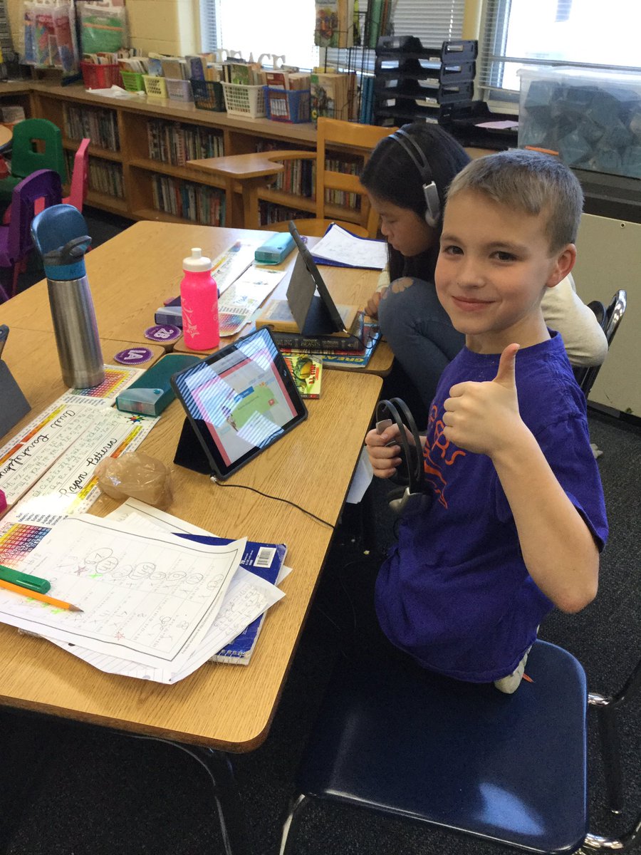 Matuleftweets's tweet photo. 5th graders are having fun with coding!#FutureEngineers #inspire96 https://t.co/RRkHJiEFiC
