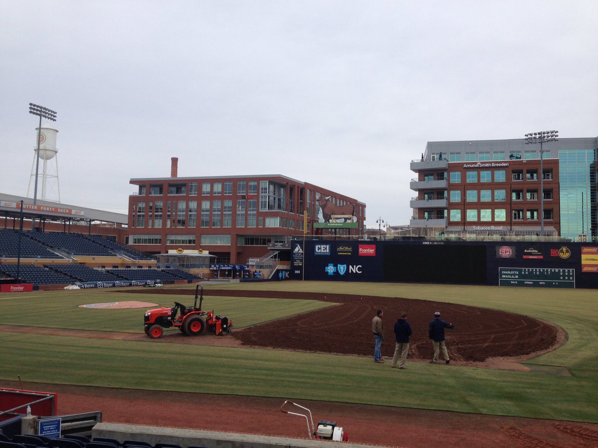 Channeling my inner <a href="/AaronSchoony/">Aaron Schoonmaker</a> as I tour the <a href="/DurhamBulls/">Durham Bulls</a> stadium and learn about grass and beer!