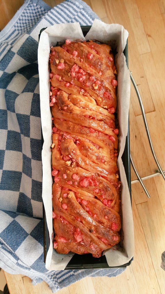 Last day in our French farmhouse &amp; had the urge to bake this babka using pralines roses I picked up in Lyon
#babka
#pinkbabka
#pralinesroses