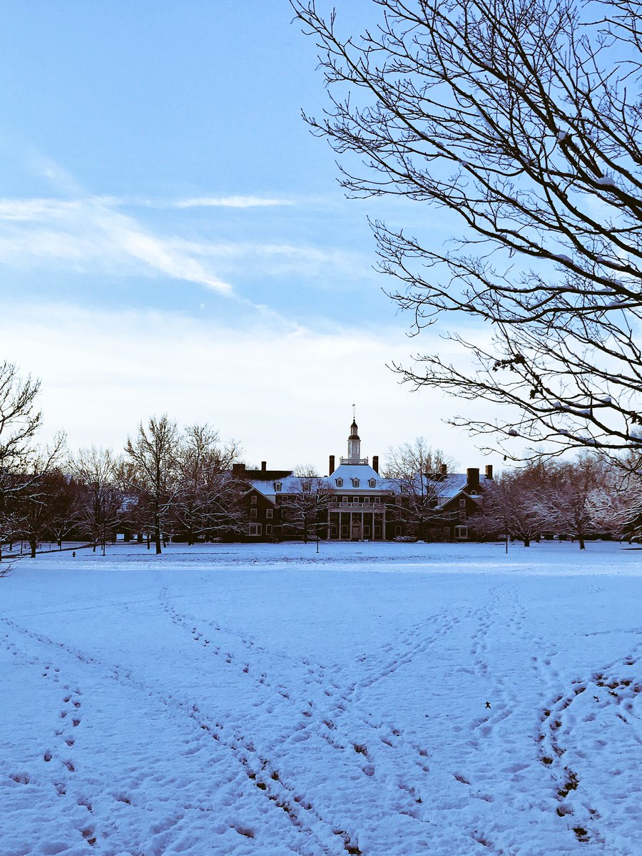michellenwon's tweet image. "look how pretty the bench is covered in snow!!!" - @lizzi_lakamp  an Ohio resident acting like she's never seen snow before