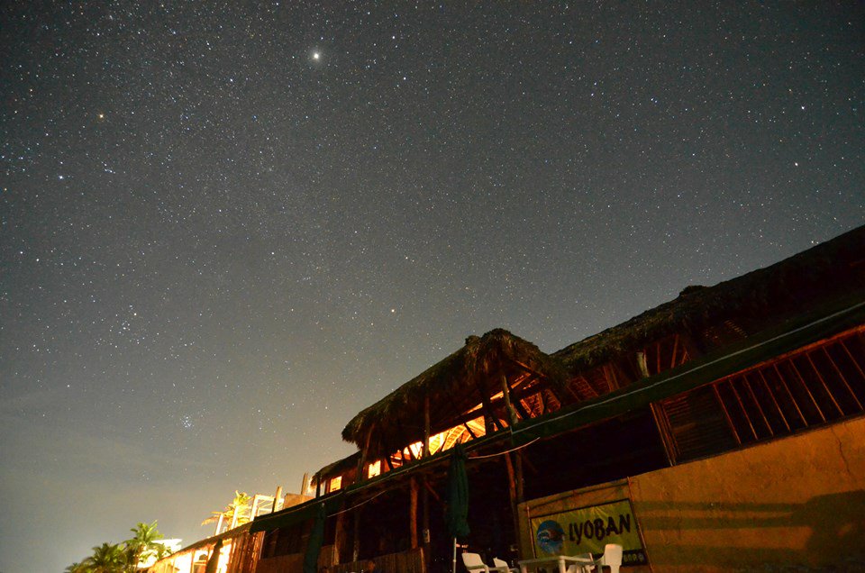 zipolitelyoban's tweet photo. #LaVidaEsMuyCortaPara no ver lo maravilloso  de las estrellas... ven a nuestro planetario natural en Zipolite Lyoban y maravillate!! https://t.co/B5BLCRCXbC