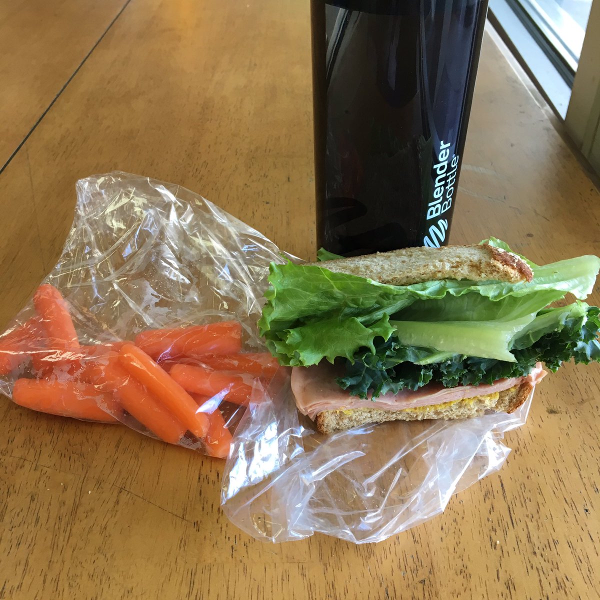 fitwithgabriel's tweet photo. Carrots and a sandwich for lunch today! #dieting #weightlossgoals #weightloss #losingweight #healthyliving #healthylifestyle #healthyfood https://t.co/Y8TD4vXso9