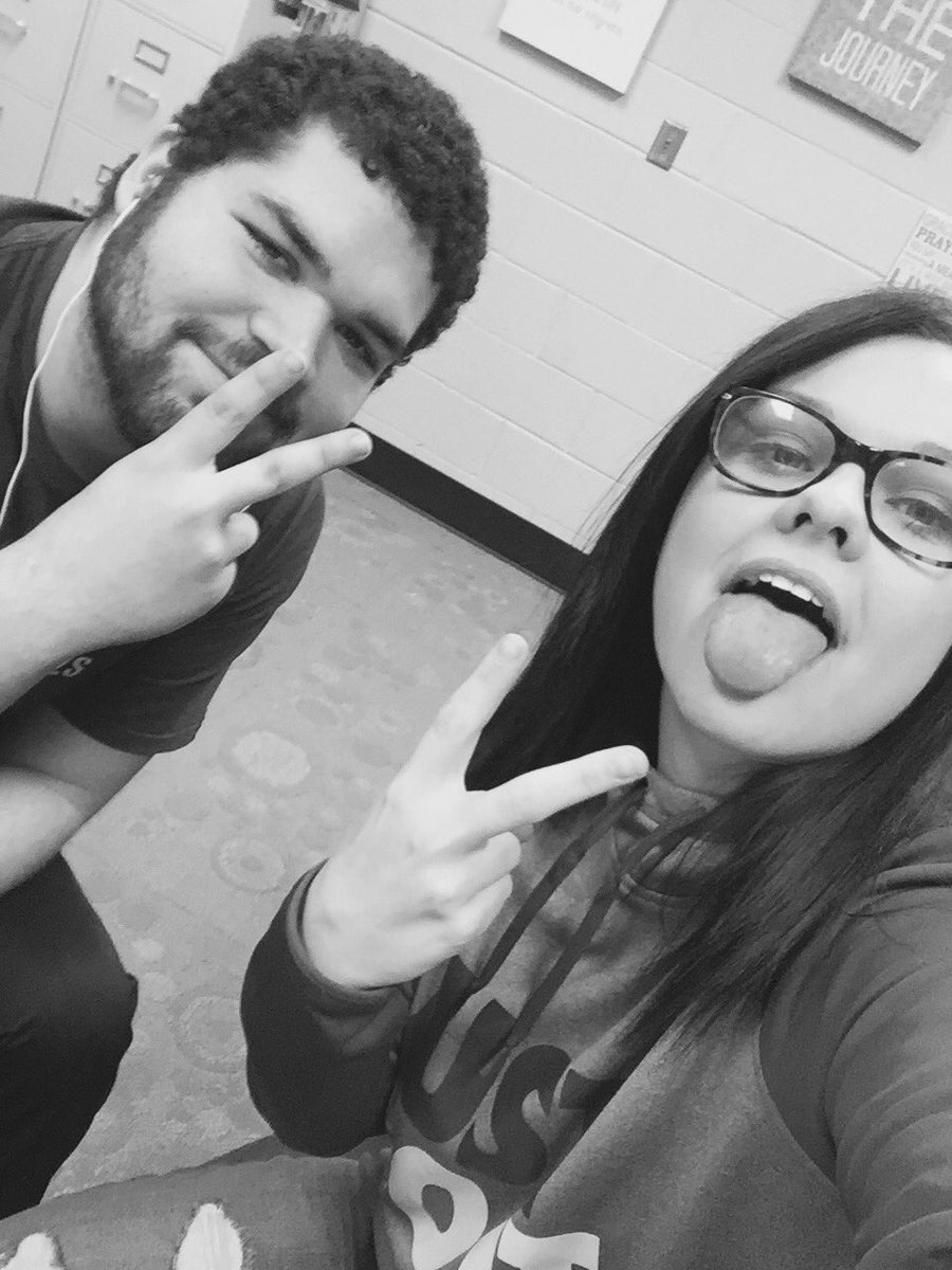 _Mrs_Thomas_'s tweet photo. This is why I *try* to never leave my phone around students 🙄🙄🙄 @AlexisMorse12 https://t.co/6L2PIJtHQE