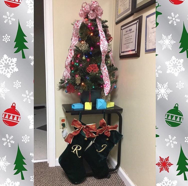 rjdentaldr's tweet photo. Our Office Christmas Tree! 🎄👌🏼🎅🏼☃️📯 (Thanks Sam!) Happy Holidays!
#RJDental #drbuffong #tistheseason #hohoho #wekeepyousmiling https://t.co/xW46iNq0l1