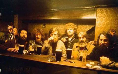 What a photo #apintofplainisyouronlyman #thedubliners #thegreatest