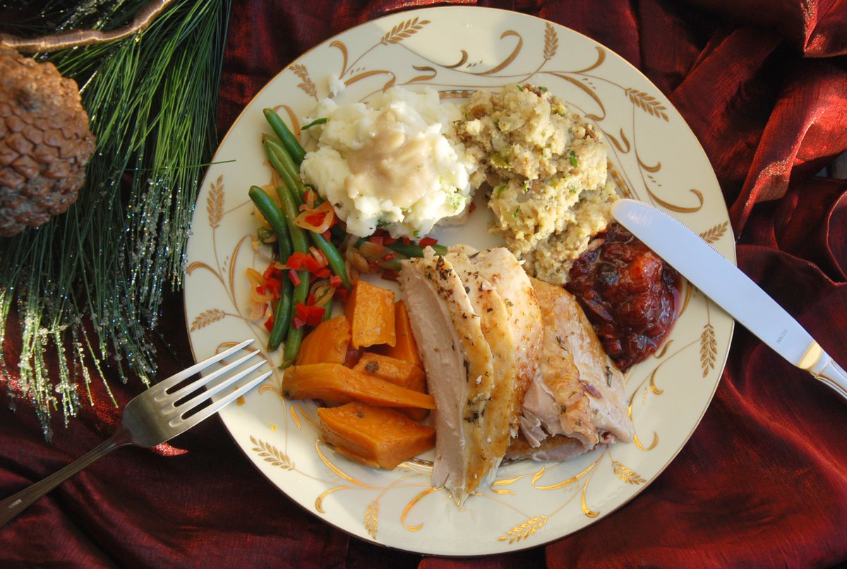 🍴 ‘Tis the season to let Amphora cater you! 🍴 ow.ly/IzKr3078njm