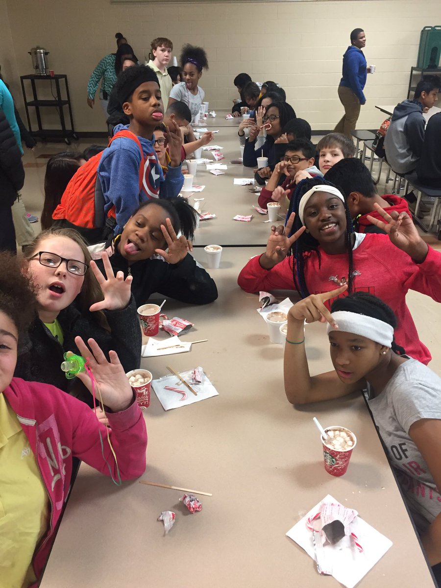 Ms_Tindall1's tweet photo. Our student coucil hosted a hot chocolate party during our Winter Week! We had so much fun! ☃️@NeelysBendMP https://t.co/VmqvQDPtyc