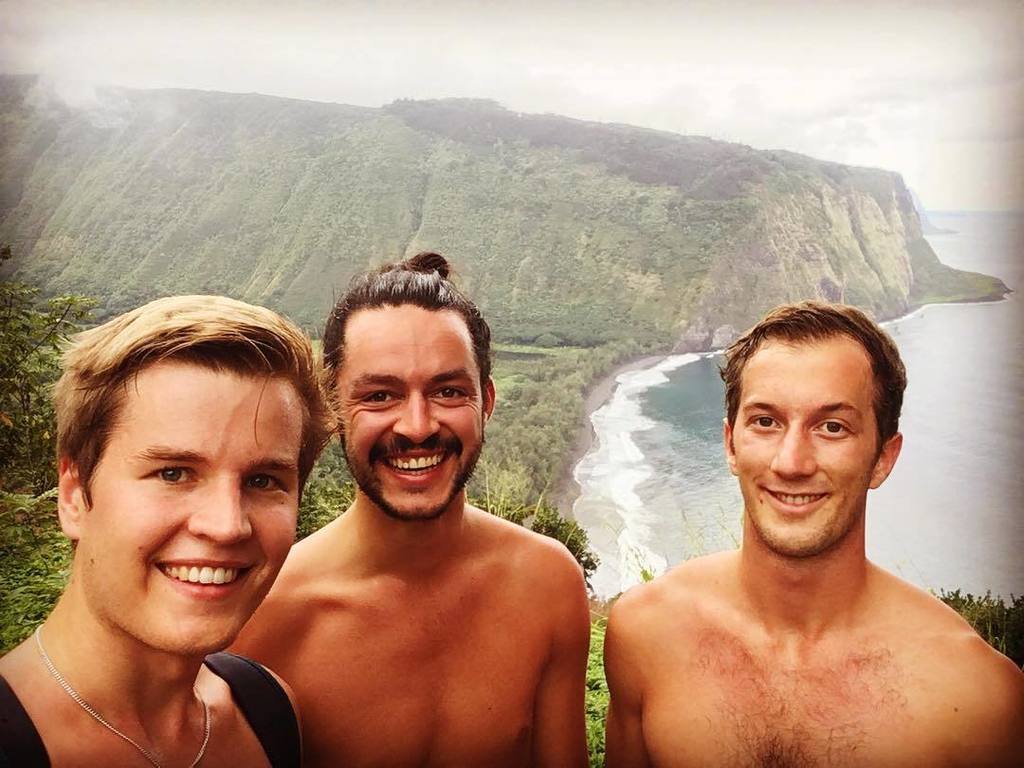 aou_house's tweet photo. Tropical hike in Hawaiian rainforest valley #waipiovalley #bigisland #hawaii #humid #hot #… https://t.co/w4ithcRhOf https://t.co/CgVo5xJfos