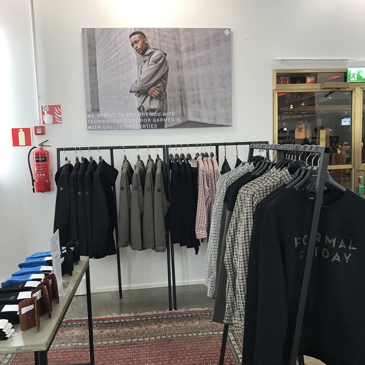 「FORMAL FRYDAY」ポップアップショップをヘルシンキ(keskuskatu 5)でやってます♫カフェも併設されてるので気軽にどうぞ^ ^
12月いっぱいやってるのでヘルシンキに来た際には足を運んで触れて頂けたら嬉しいです♫ 
<a href="/formalfridayltd/">FORMAL FRIDAY®</a>