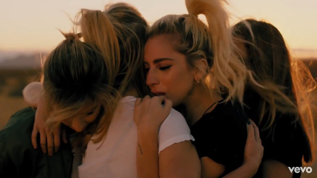 SamanthaDivaa's tweet photo. CHOREI JUNTO
#MillionReasonsVideo https://t.co/1wdcBZWwbq