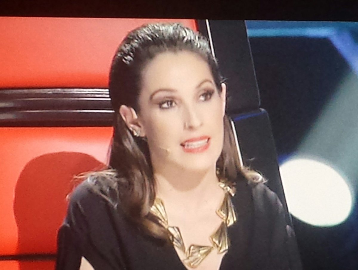rodrigs91's tweet photo. El estilista de Malú debe odiarla...
porque (aun a riesgo de que me coman las maluleras)... hoy está horrenda con ese pelo
#EresLaVoz https://t.co/v33ixmEekY