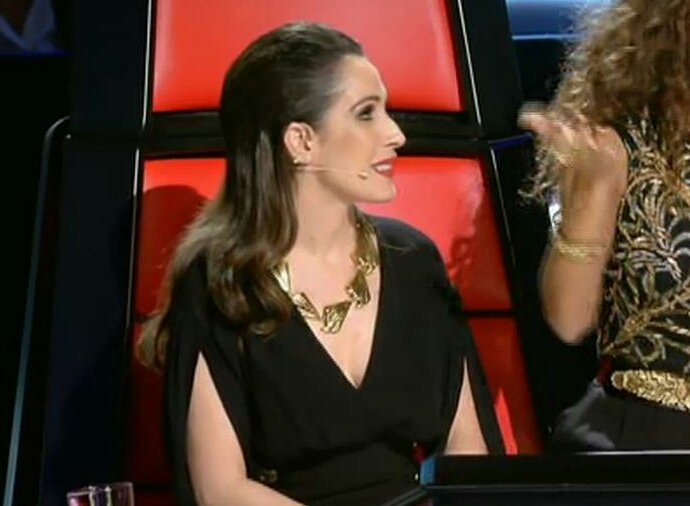 rodrigs91's tweet photo. El estilista de Malú debe odiarla...
porque (aun a riesgo de que me coman las maluleras)... hoy está horrenda con ese pelo
#EresLaVoz https://t.co/v33ixmEekY