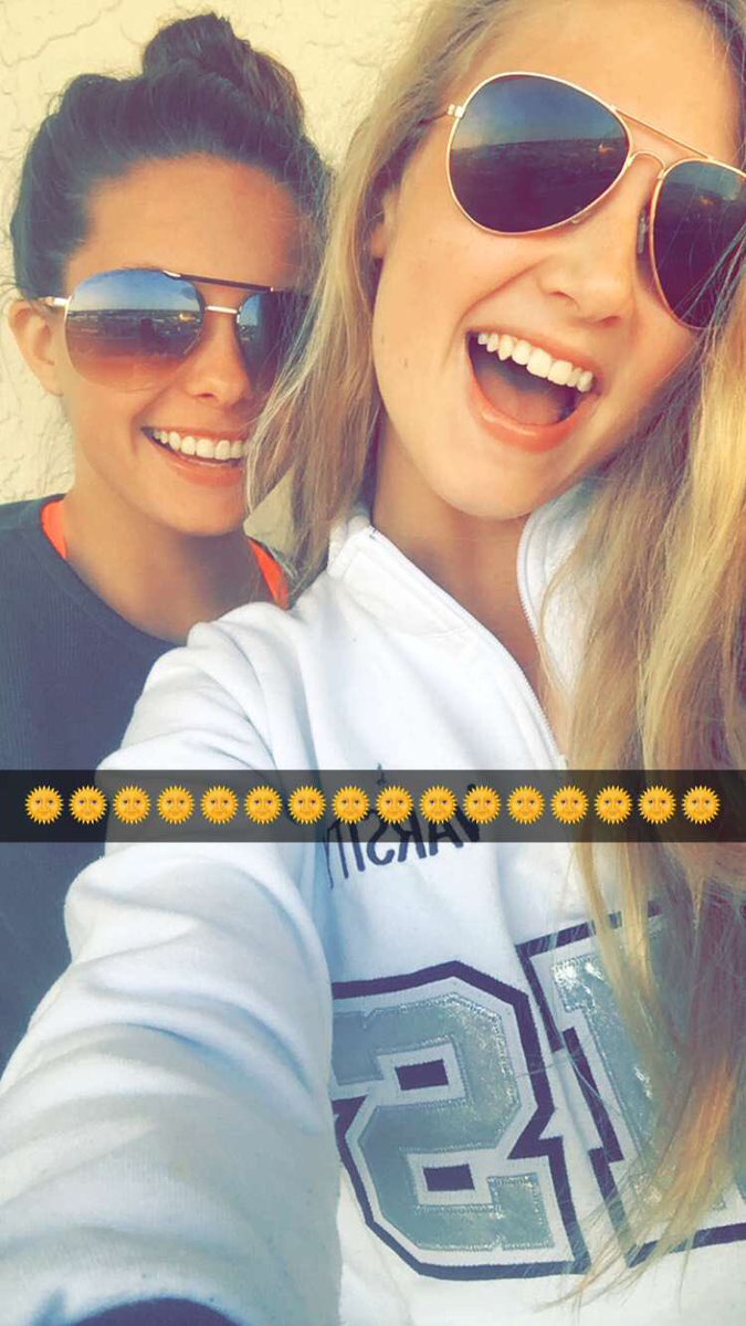 alexismarie919's tweet photo. Wishing a happy birthday to my gf! I love and miss you girly come see me soonπ #holyglowup @Rachelkeenan_ https://t.co/tHcCnvvmZF