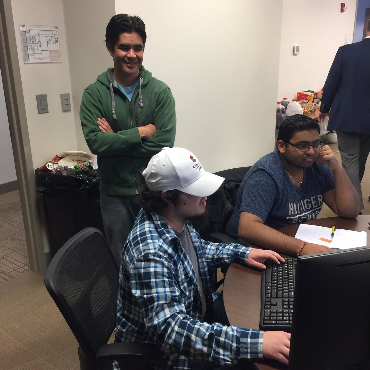 FNC_HR's tweet image. Coaches are a great resource during the #fncforge innovation hackathon! #mscoders #fintech #dotnet #coders #programming #agile @InnovateMS