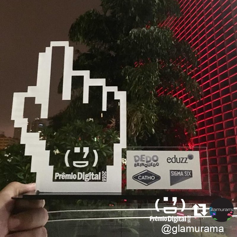 premiodigitalbr's tweet photo. #PremioDigital2016 🔁 @glamurama: Acabamos de receber o troféu da categoria de melhor site do #PremioDigital2016. Viva! https://t.co/tJjkGhiyDu