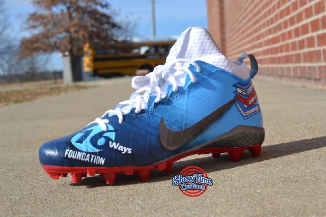 Titans's tweet photo. The custom cleats @WoodDro52 wore vs. Broncos are now up for auction!

Proceeds benefit his @16ways Foundation: https://t.co/PH4fkgLoSP https://t.co/LEIoPULHyD