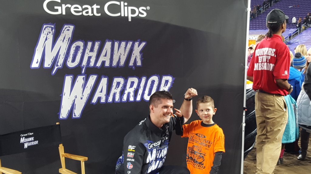 BryceKenny's tweet image. Who wore it better?!?! 😜 💇‍♂️ @GREATracing @MonsterJam #greatclips #mohawkwarrior #monsterjam #mohawknation #warriornation