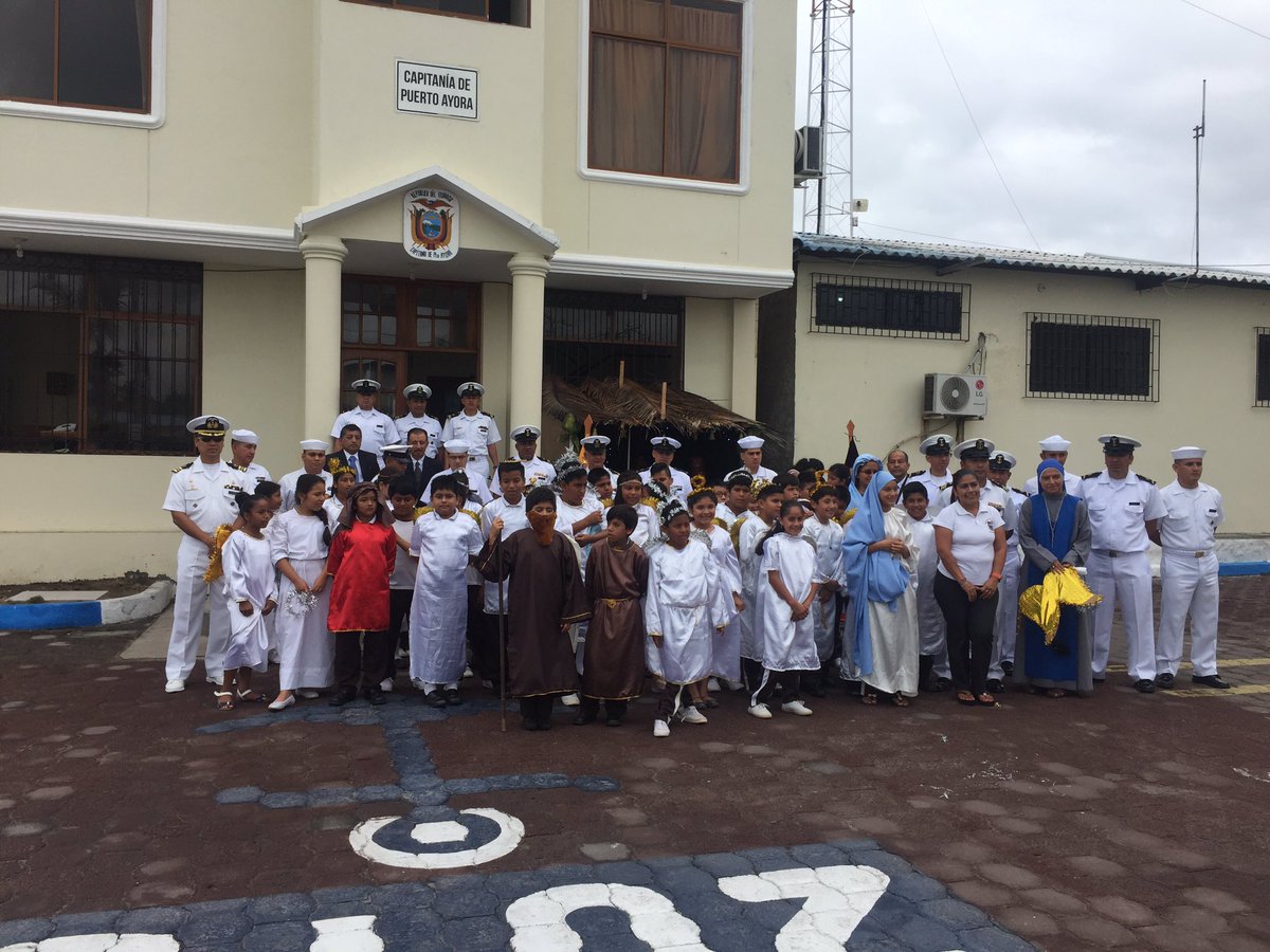 Unidad educativa "SAN FRANCISCO" realizó Novena Navideña en Capitanía #ArmadaEcuador #SantaCruz