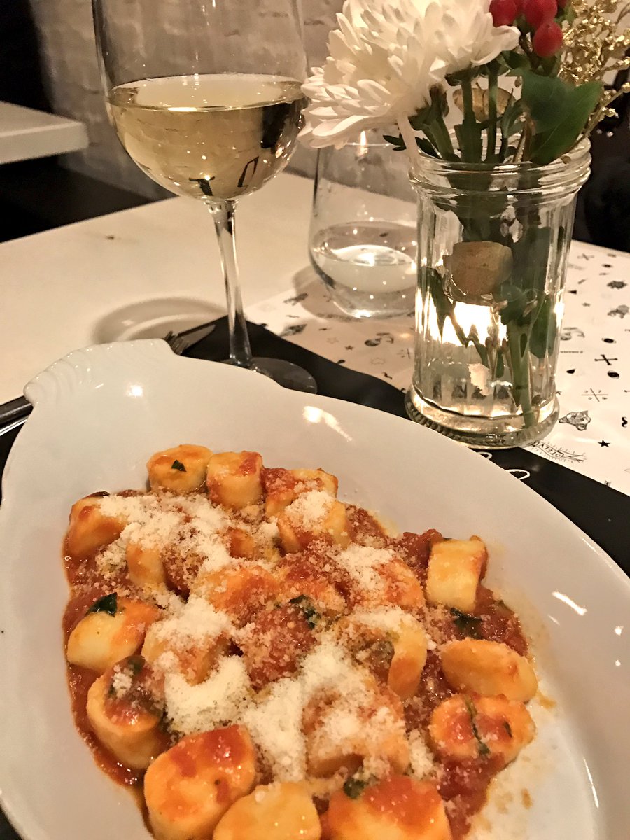 Classic girls night! Thanks for having us <a href="/StelvioToronto/">Stelvio</a>. #Delicious <a href="/dmacc8/">Daniella Macri</a> <a href="/MarinighPR/">Lauren Marinigh</a>