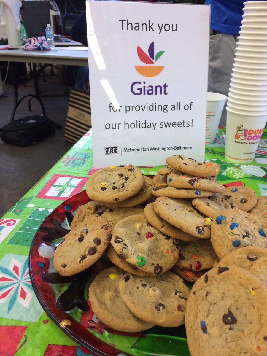 USOMetroDC's tweet photo. Thank you @GiantFood for keeping our military families filled with holiday cheer at Project #USOelf! https://t.co/DJYt0yT6Y7