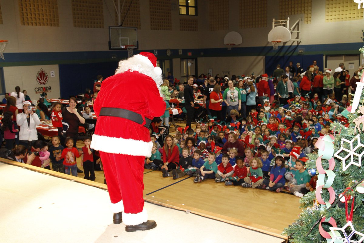 alexnmoroz's tweet image. Help feed over 700 children &amp;amp; make a magical Christmas event rotaryclubhamilton.ca to make a donation. A great event on Dec 15th #HamOnt