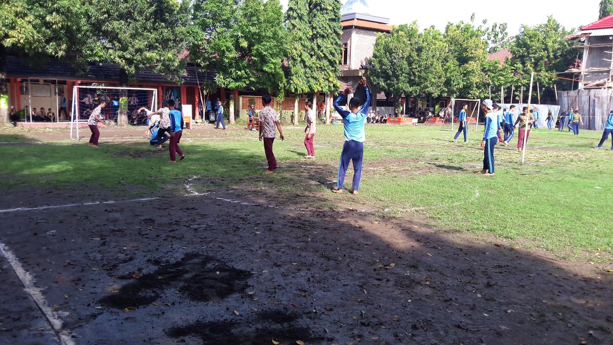 Smkn2Adiwerna's tweet photo. Suasana Kegiatan #ClassMeeting #SMK https://t.co/cq7pHCCu5Z