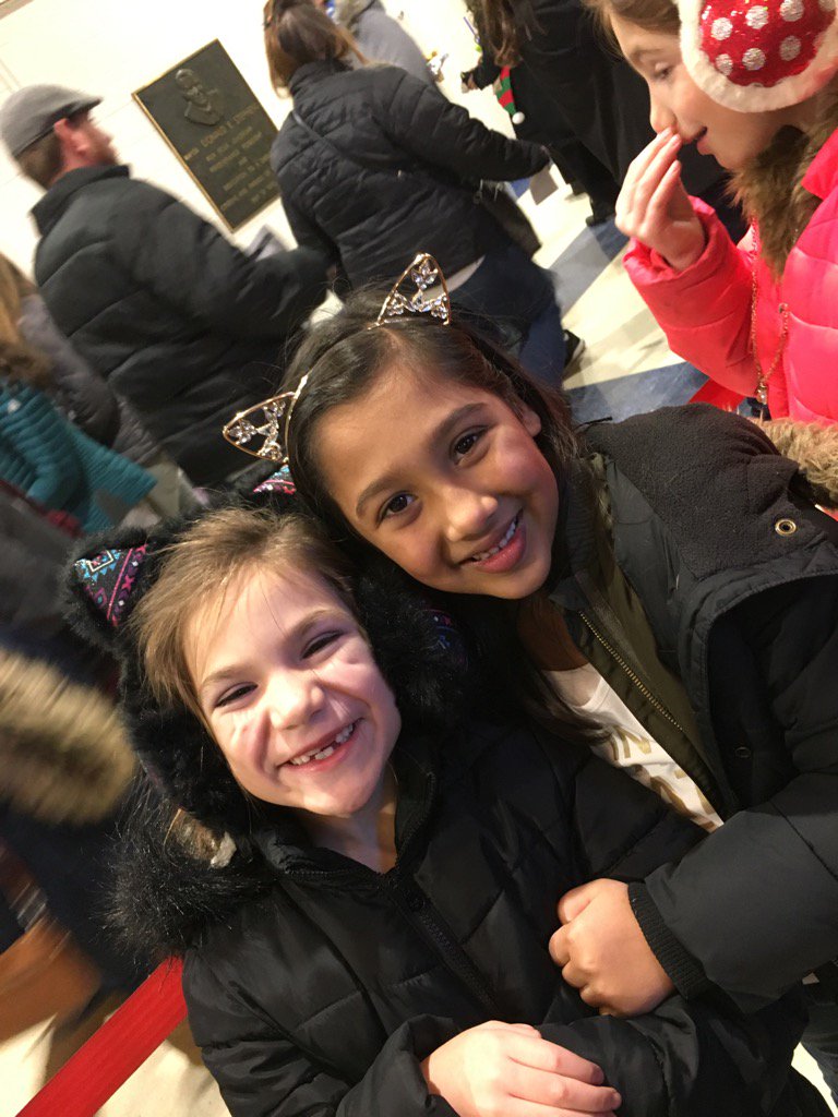 LeAnneFakir's tweet photo. Aleese and Nya! #KISSFMJingleBall https://t.co/p4zdjZdMp3