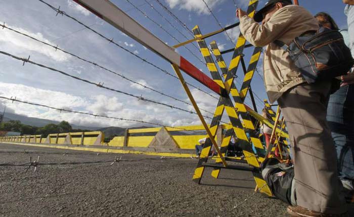 RunRunesWeb's tweet photo. Venezuela cerró frontera con Brasil por 72 horas https://t.co/HyuoccPf06 https://t.co/YL981grUBu