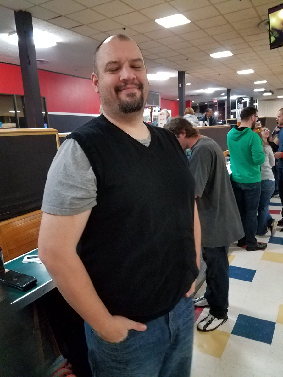 Beefteef's tweet photo. @Morf_5 rolling some of the vest games of his life tonight! #LeagueBowler https://t.co/e0d0wRlgCm