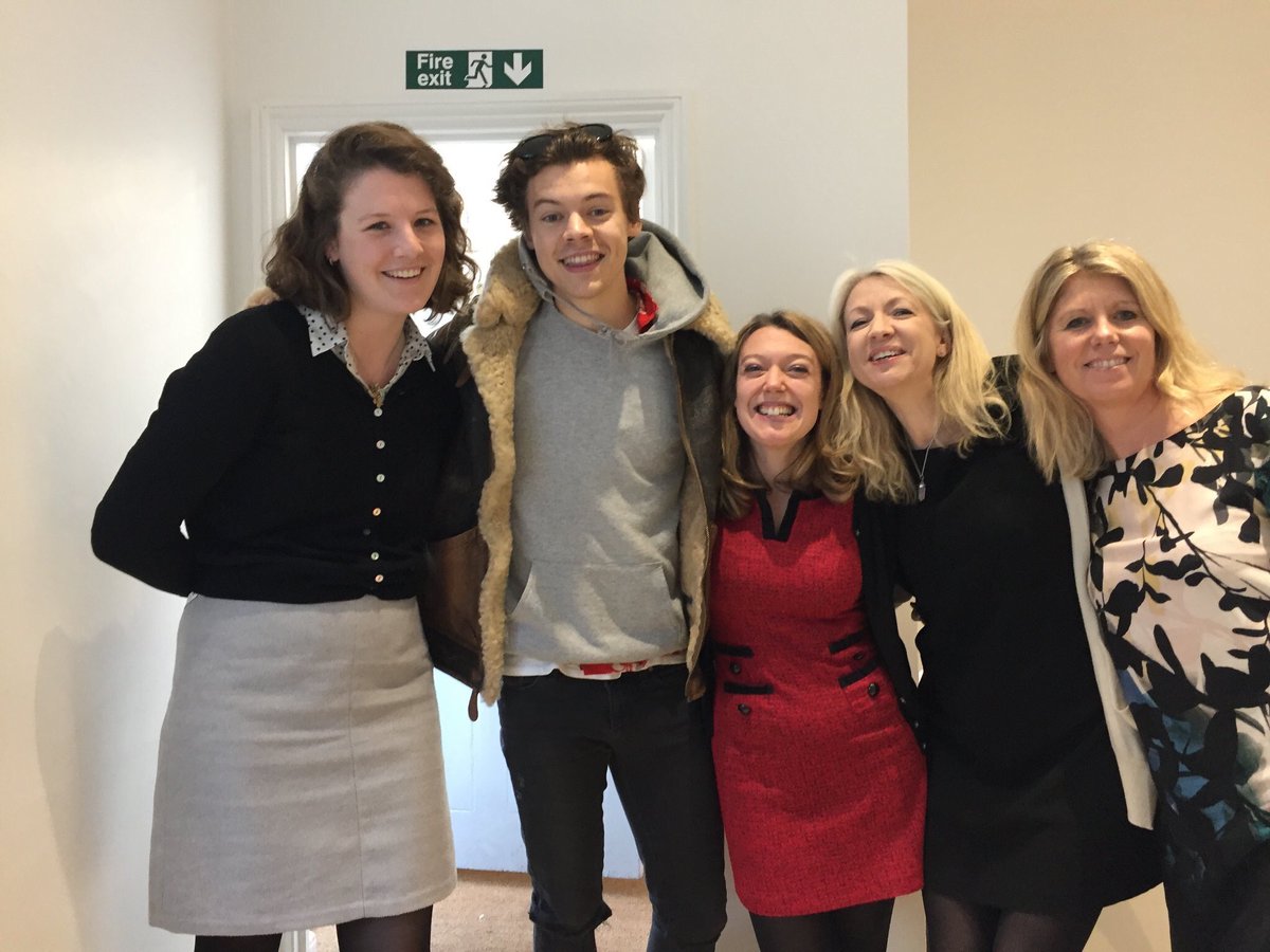 STYLATORARMY's tweet photo. Harry recently 🤗 https://t.co/XQn9sp4tdC