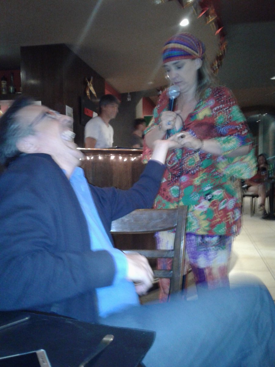 RadioAndinaMza's tweet photo. En #YinYYang ya nos visita Rosarito, la gitana que lee las manos y habla con el público del EROTISMO... https://t.co/B0H7zi9Fwh