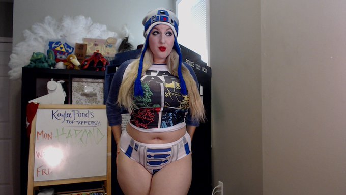 Beep boop beep beep whirrrrrr!! R2D2 reporting for duty!  https://t.co/mp8SXn1mor https://t.co/dvhj4