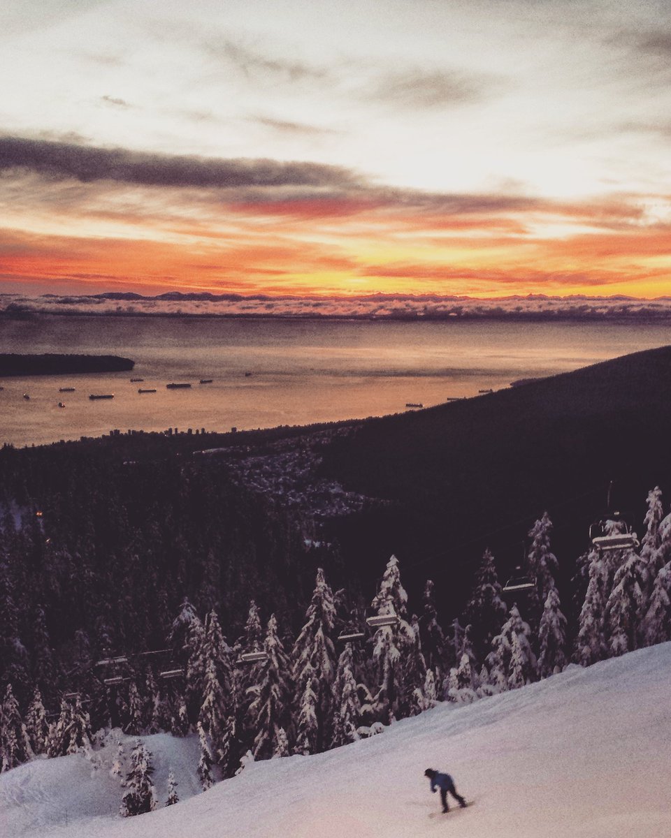 saralitchfield's tweet photo. Sunset ride @grousemountain @LifeOverLux #exploreBC #Vancouver https://t.co/uoo3clC4RB