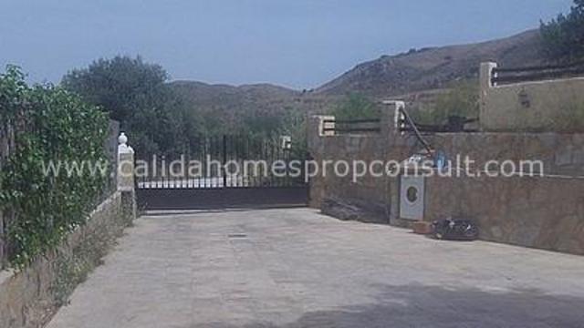 CalidaHomes's tweet image. FULLY REFORMED CHARACTER HOUSE WITH GARDEN AND SWIMMING POOL -calidahomespropconsult.com/view-property/…