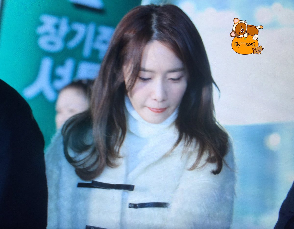 [PIC][15-12-2016]YoonA trở về Hàn Quốc vào sáng nay CzsE_JgUsAAOTom