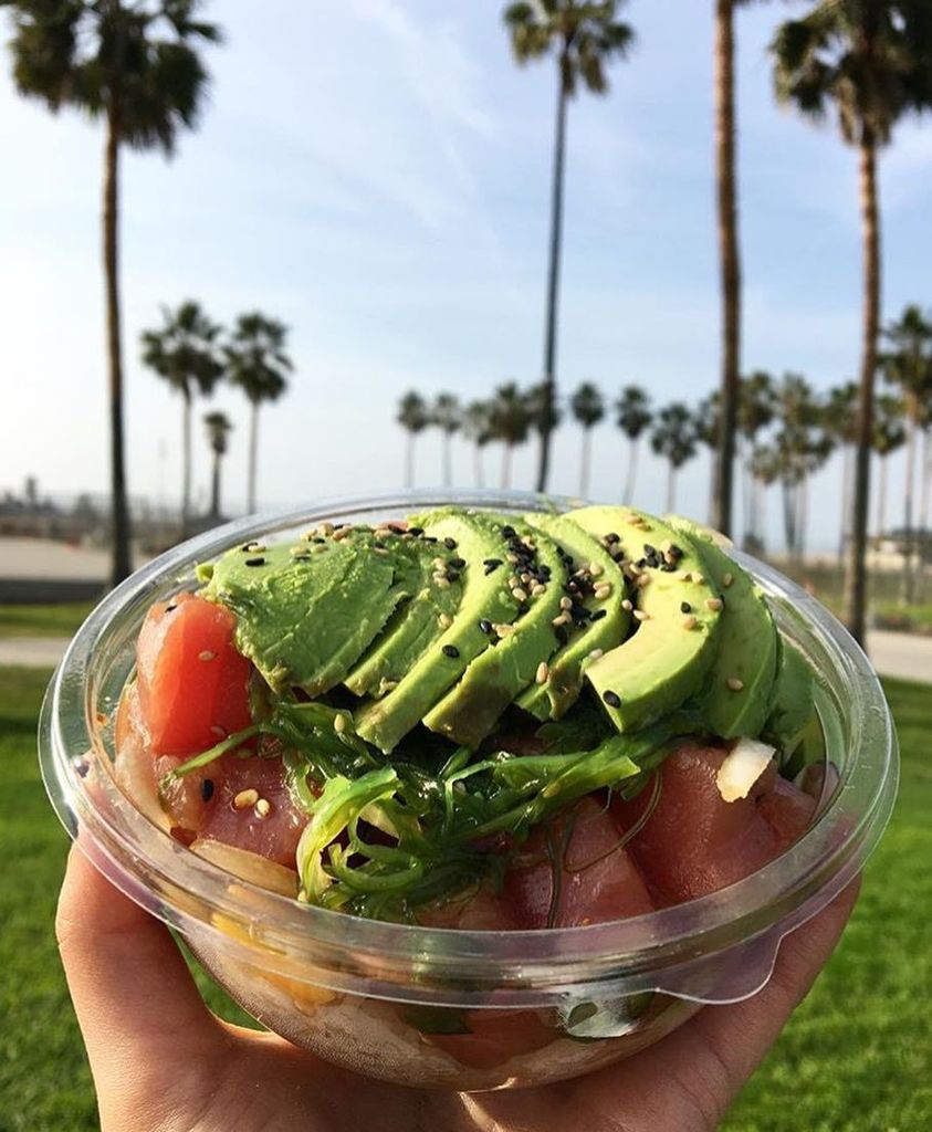 ThePokeShack_'s tweet photo. #poke @ #thepokeshack . L.A. LIFE. 🍚🐟🌴🌴🌴 #poké #venicebeach || 📷:@1betch2manyplates https://t.co/H6SD77Awwf