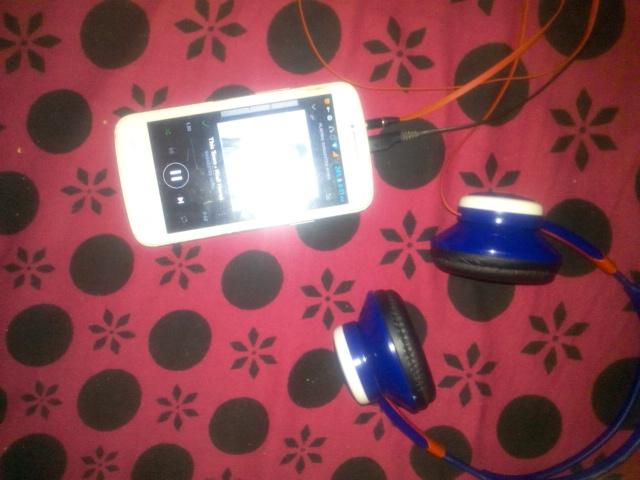 _MystryGirl's tweet photo. I am streaming this town with my headphones connected so I wont have to mute song Lets get 1 billion #StreamThisTown
@NJHNEWS @NiallOfficial https://t.co/1Eg07AUd9W