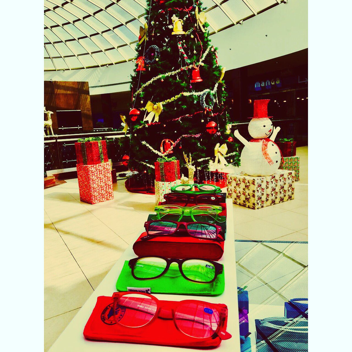 thereaderme's tweet photo. #thereader #thereaderme #readingglasses #christmasgiftsideas #care for your #lovedones #webstore #UAE https://t.co/rhwhcJEMPt