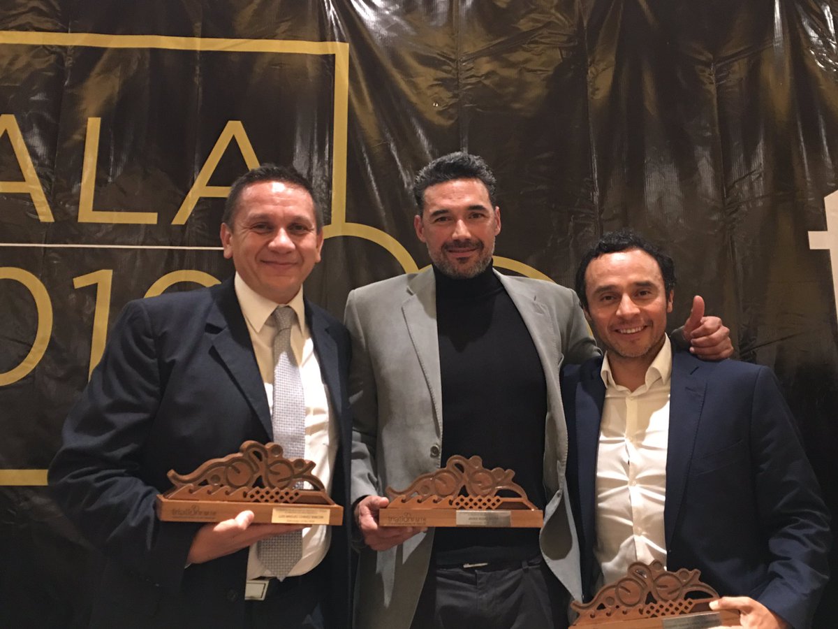 FedMexTriatlon's tweet photo. Reconocimiento a los entrenadores olímpicos de #Triatlón #Rio2016 #GalaFMTRI2016 https://t.co/jJh0ScyxSK